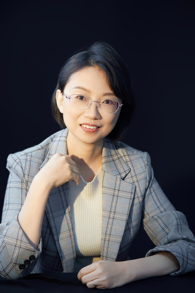 李炜 400x600 20241218.jpg